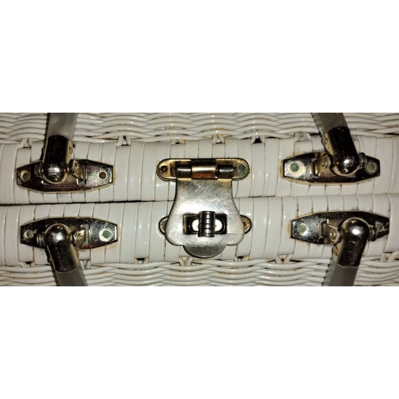 Vintage White Wicker Purse w/Pearl Lucite Handles Mid Century Modern Hong Kong - Picture 16 of 16